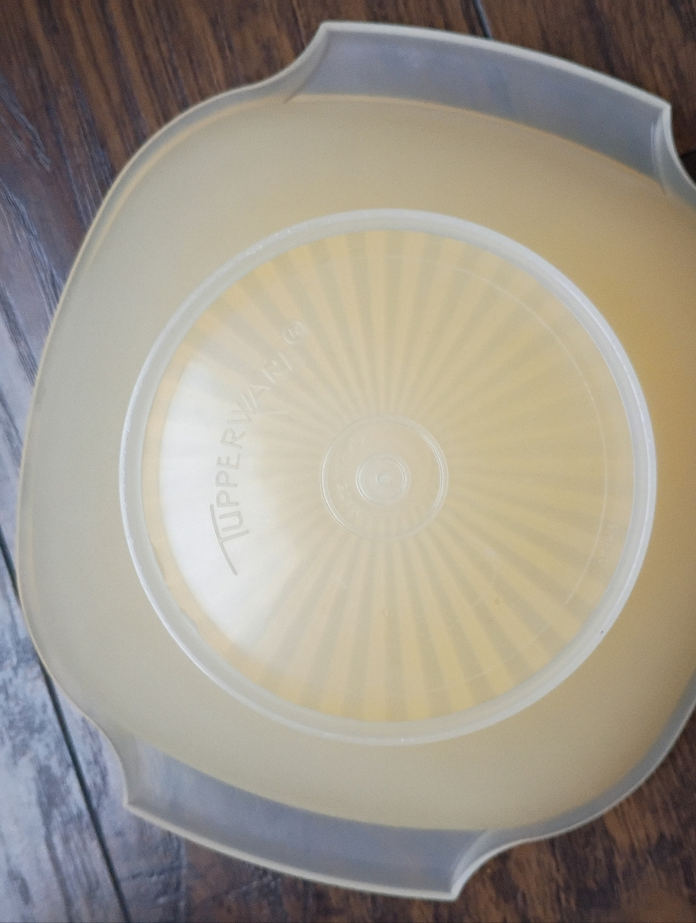 Vintage Yellow Tupperware Container - Picture 4 of 4